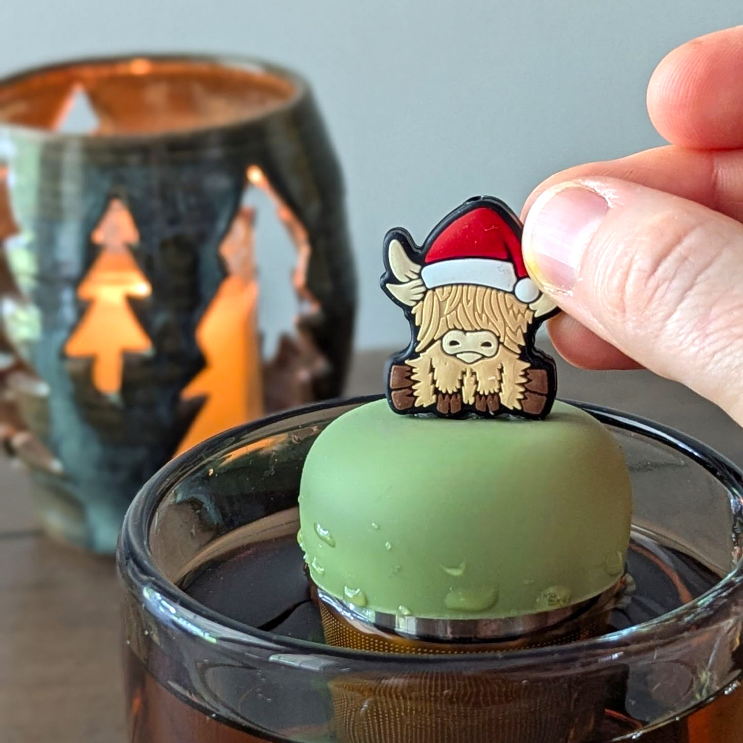 Blonde Christmas Highland Cow Floating Tea Steeper