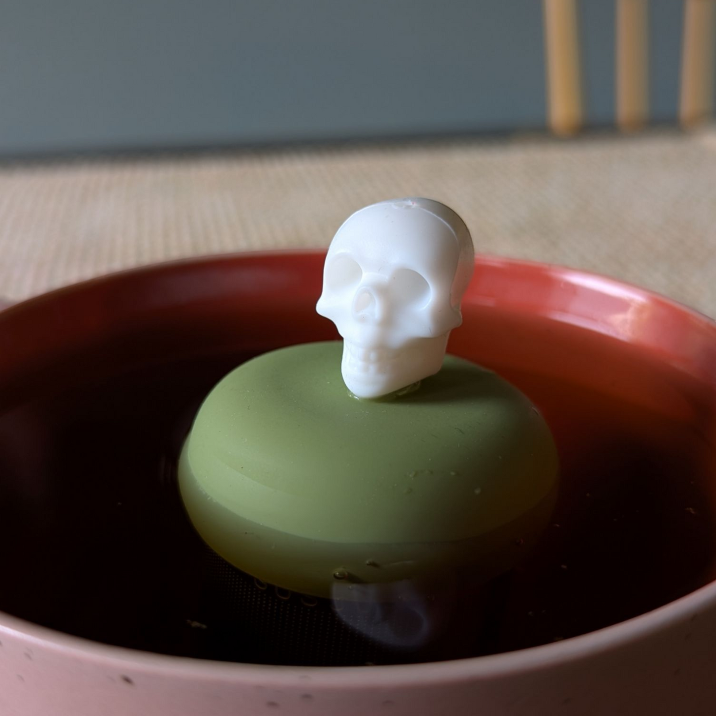 White Skull Floating Tea Steeper
