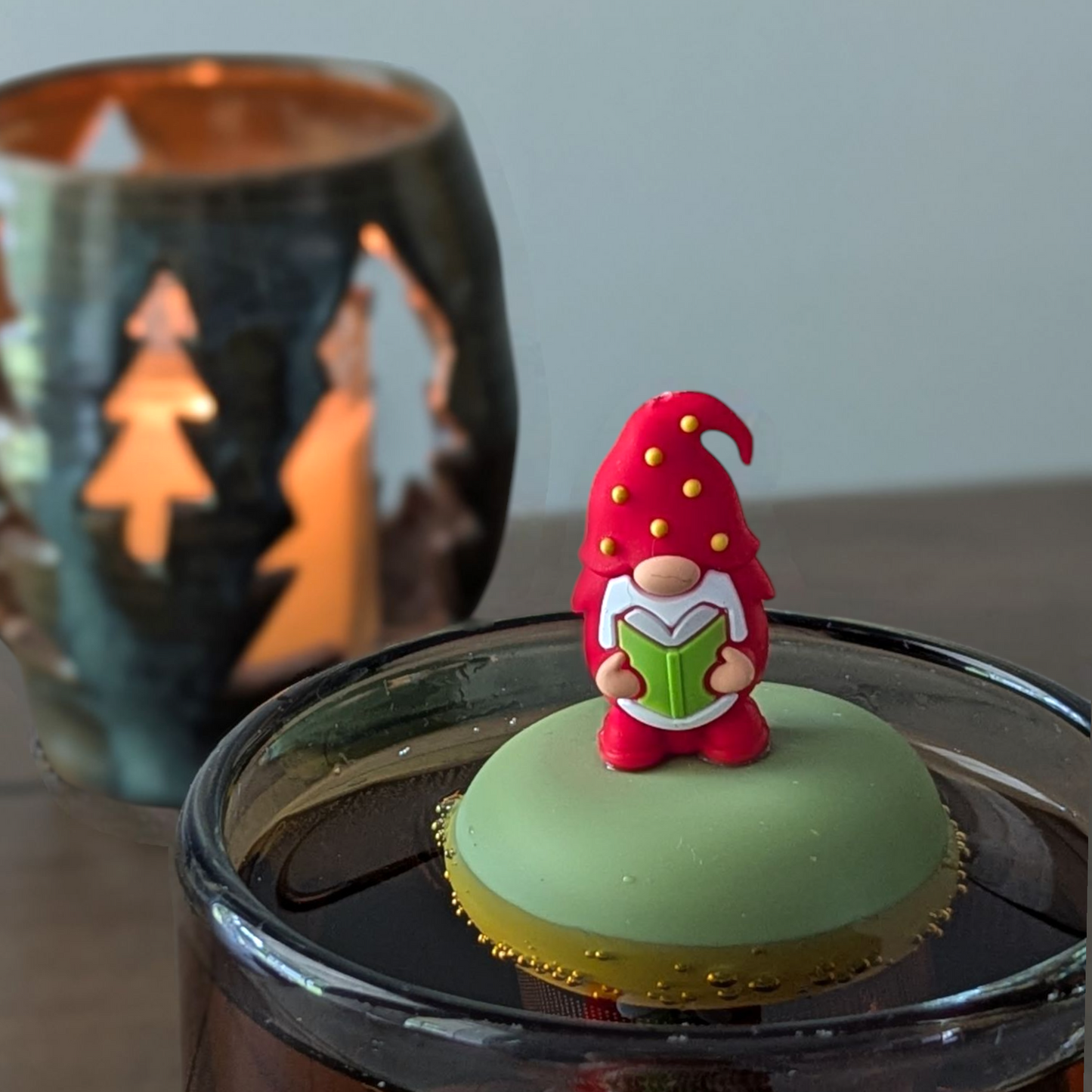 Christmas Caroling Gnome Floating Tea Steeper