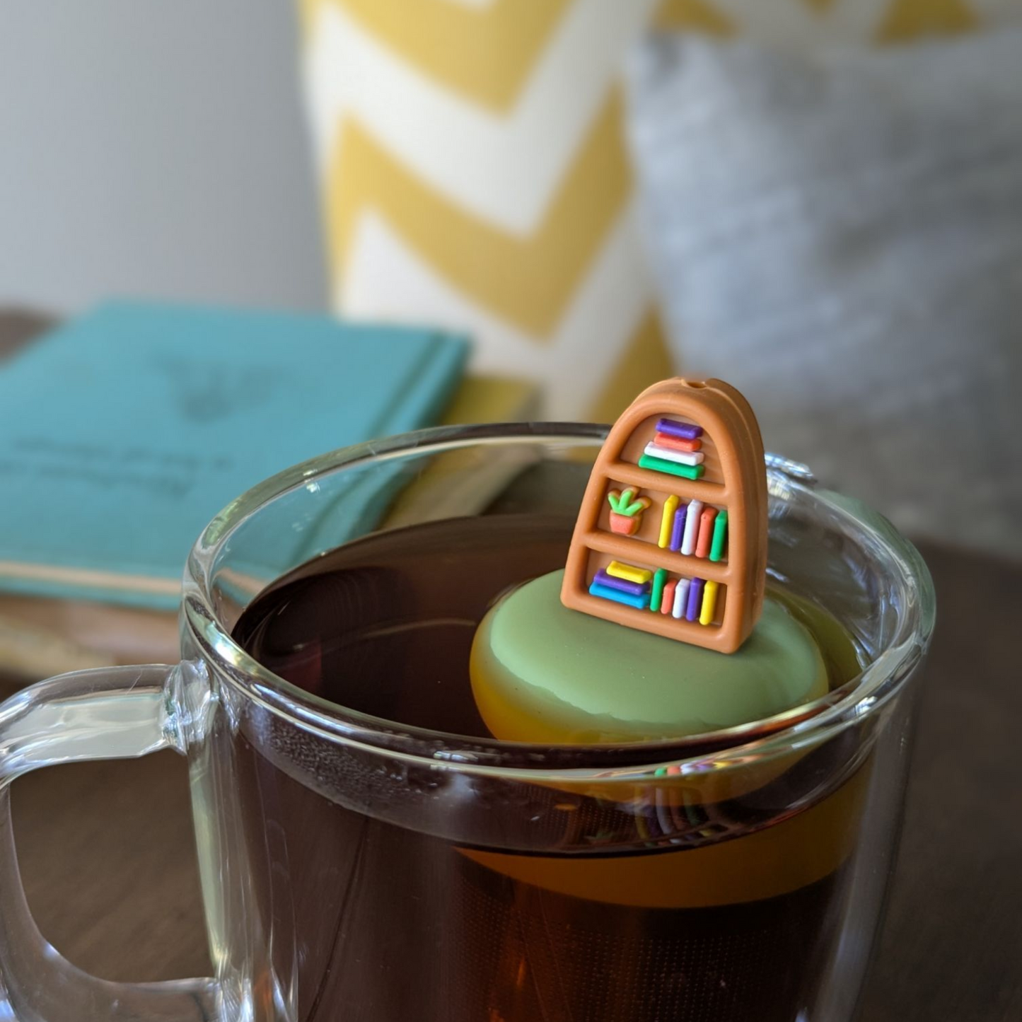 Plant Bookshelf Floating Tea Steeper