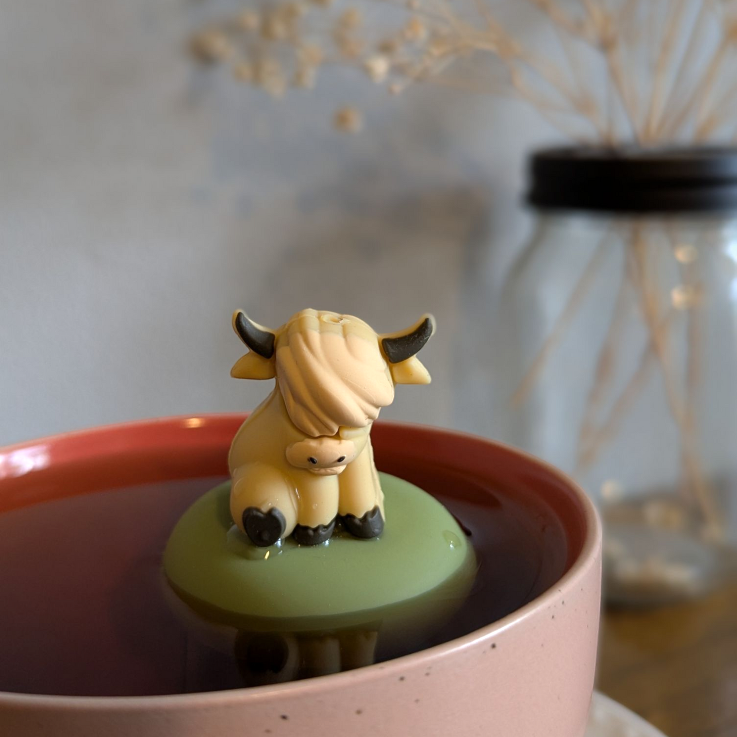 Blonde Highland Cow Floating Tea Steeper