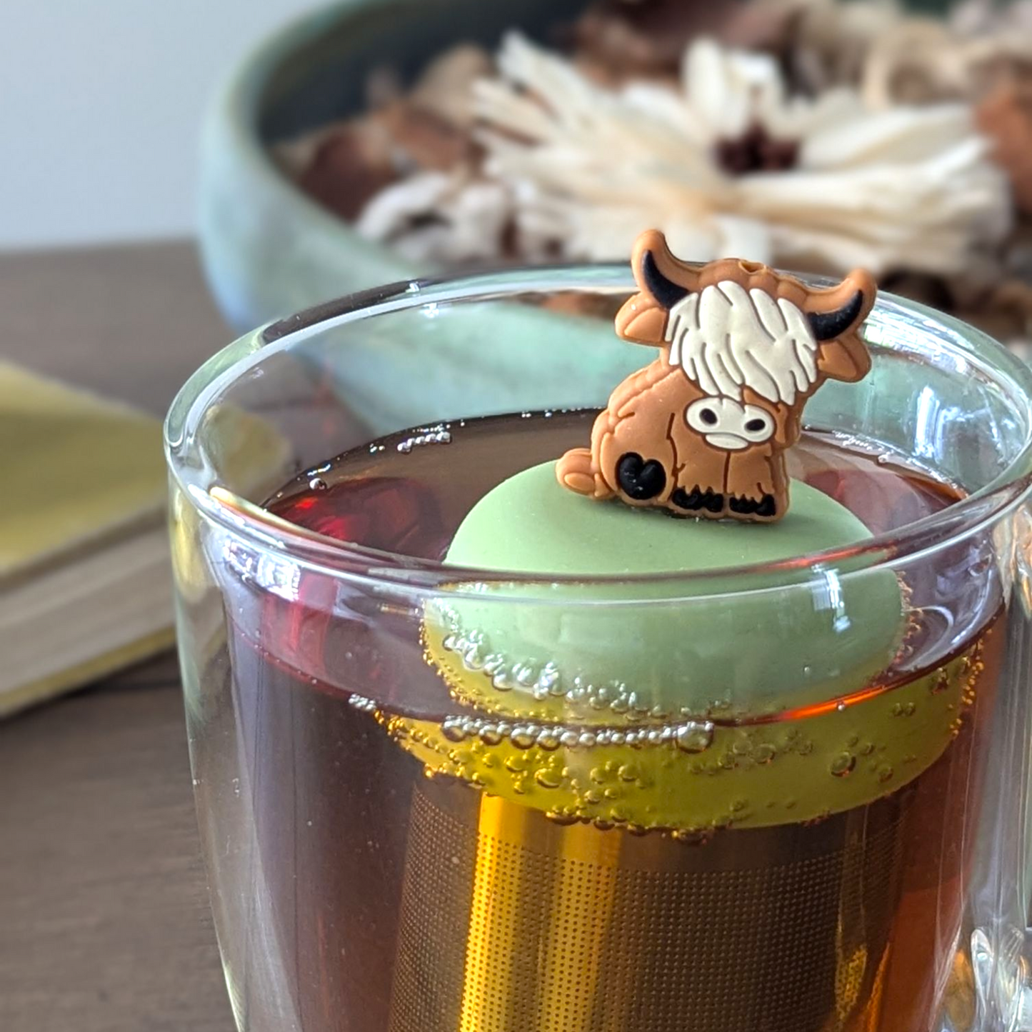 2D Highland Cow Floating Tea Steeper