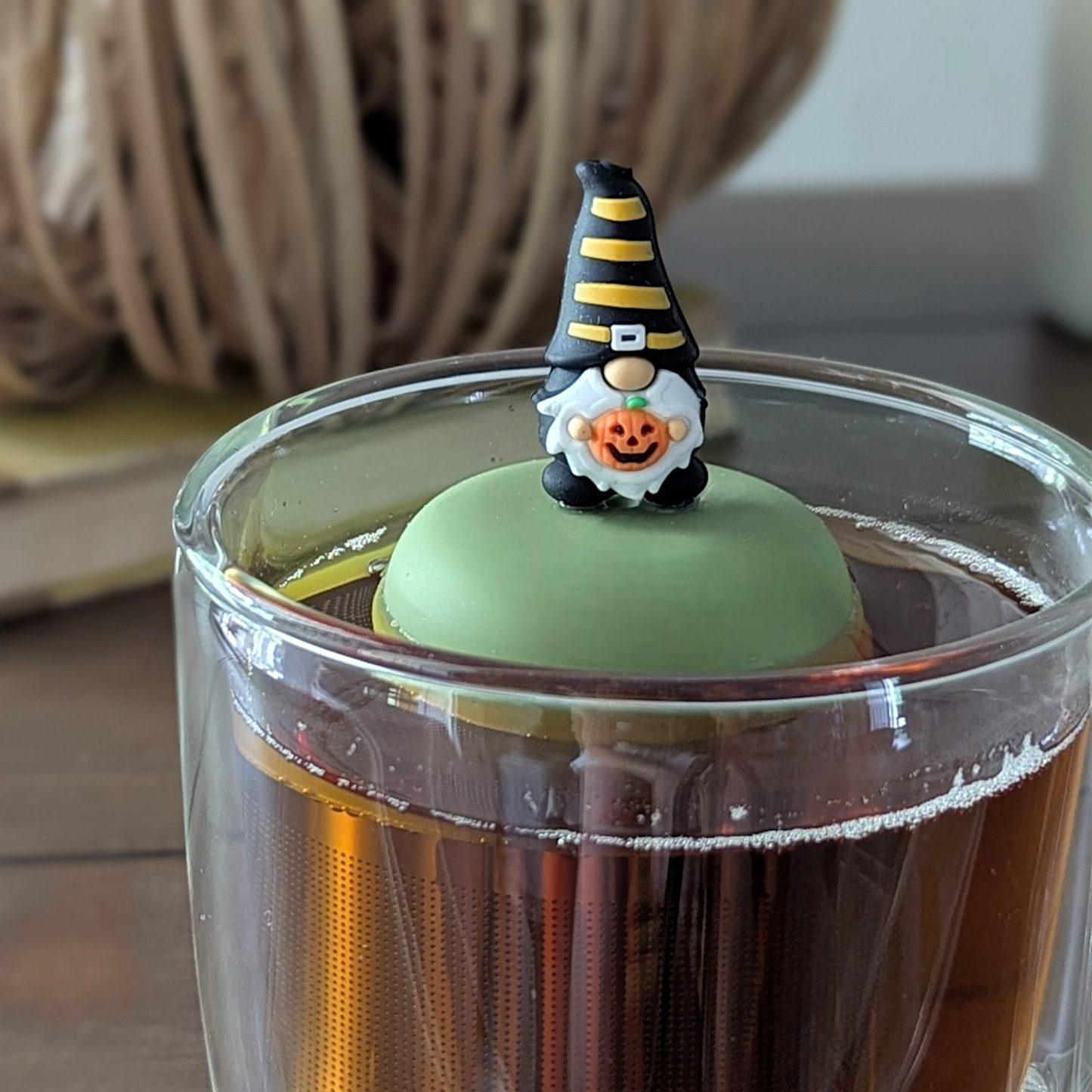 Jack-o'-lantern Gnome Floating Tea Steeper