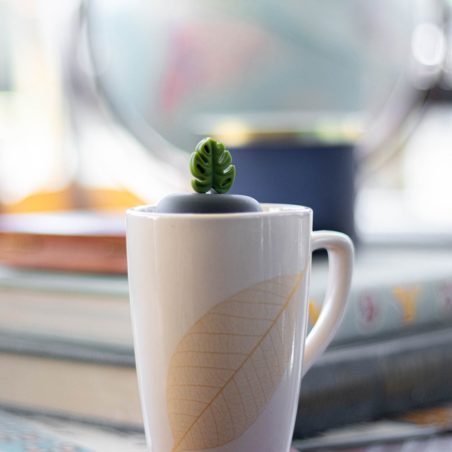 Army Green Monstera Leaf Floating Tea Steeper™