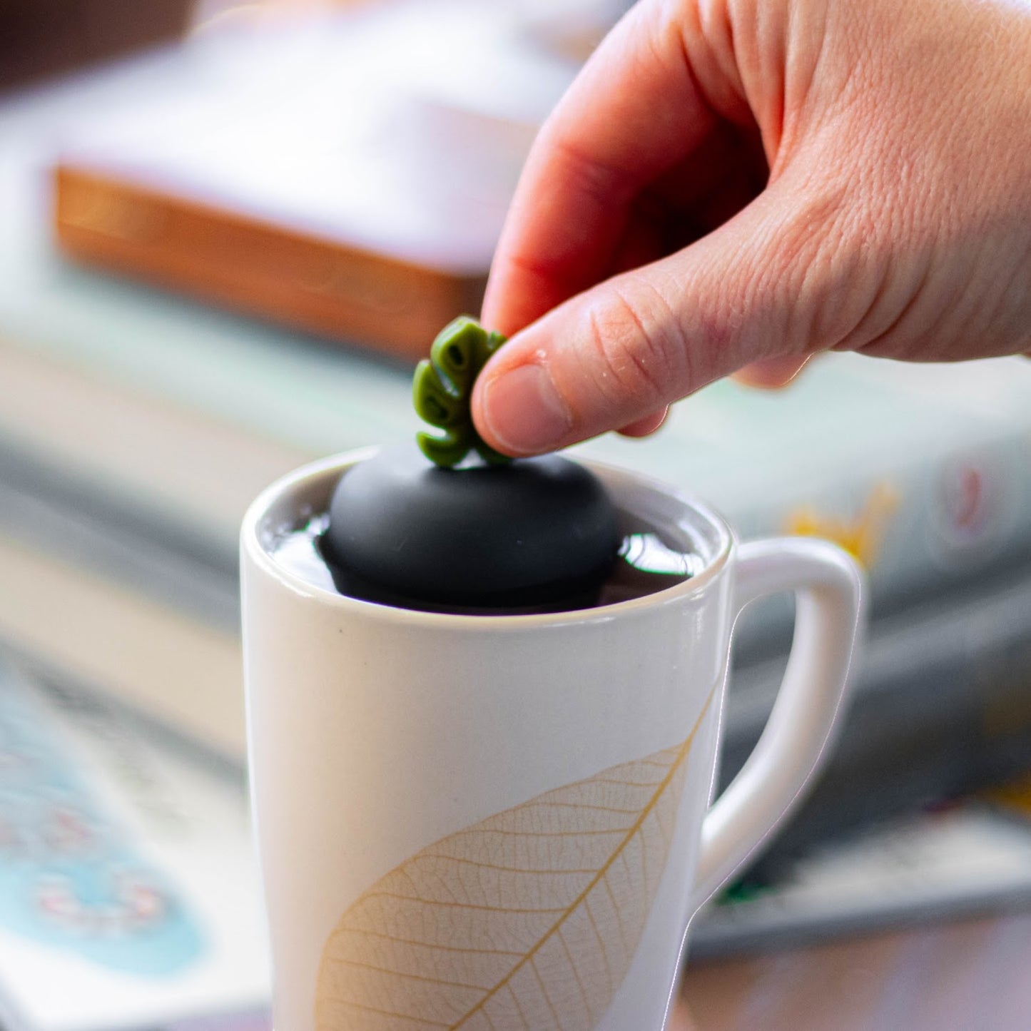 Army Green Monstera Leaf Floating Tea Steeper™