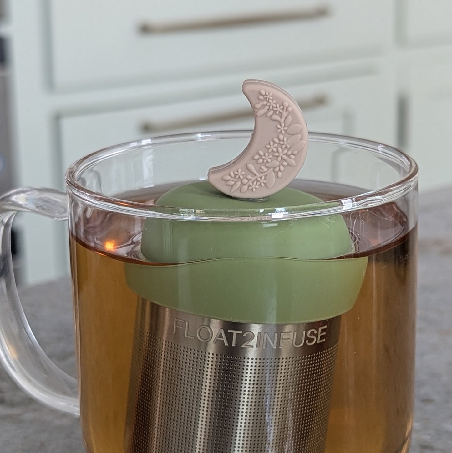 Beige Floral Crescent Moon Floating Tea Steeper